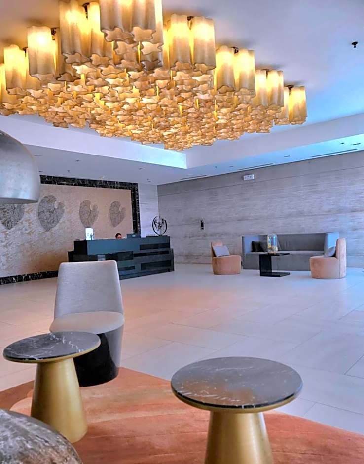 Mactan Newtown 8Newtown Boulevard Beach Condo RM9