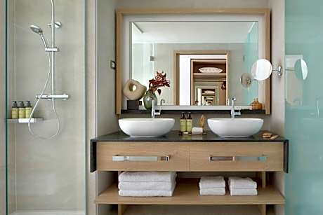 Beyond ME+ 2 Bedroom Suite with Jacuzzi