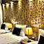 New Museum, Pyramids inn