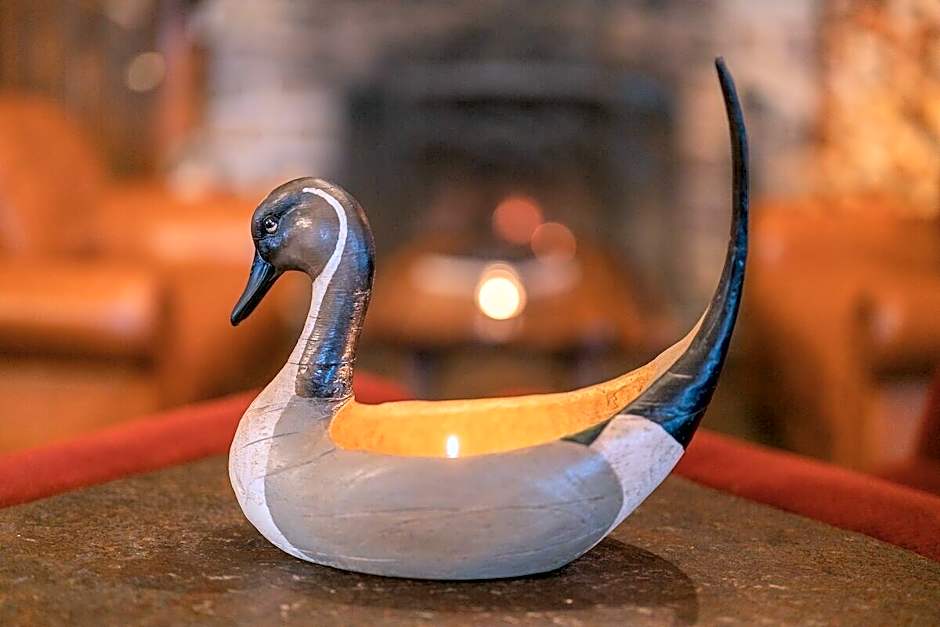 Storm Mountain Lodge Cabins Dining