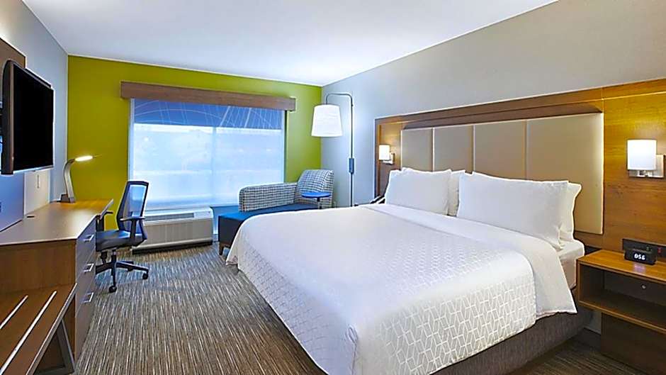 Holiday Inn Express & Suites Grand Rapids - Airport North By IHG