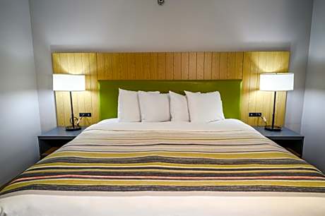 Premium King Studio Suite - Non-Smoking