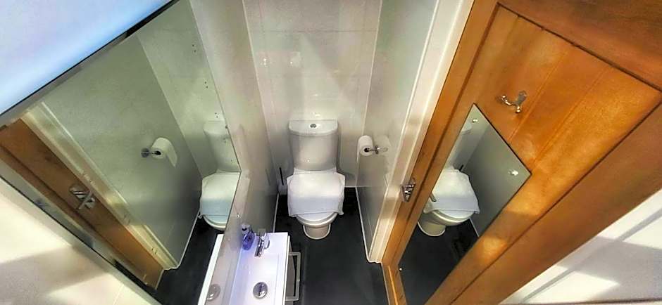 Deepcut Lodge Bed & Breakfast Self Service