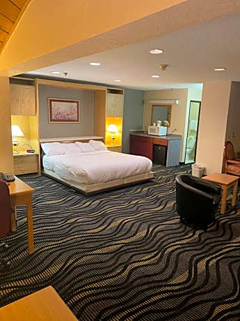King Suite with Jetted Tub - Non-Smoking