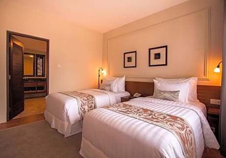 2 Bedroom Deluxe Suite