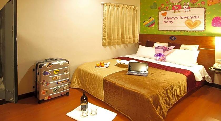 Golden Swallow Hotel