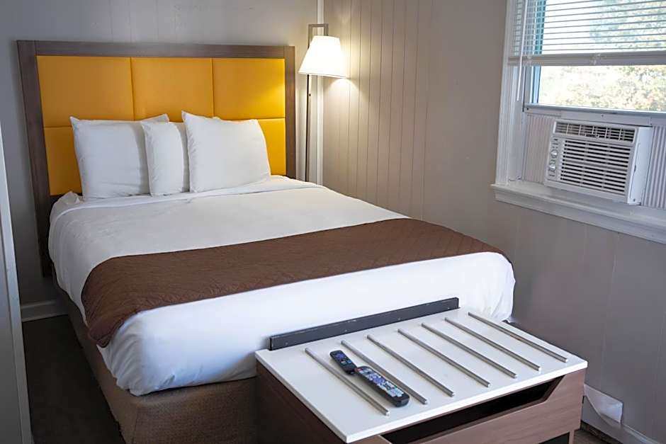 The Burgundy Inn Hotel and Apartments