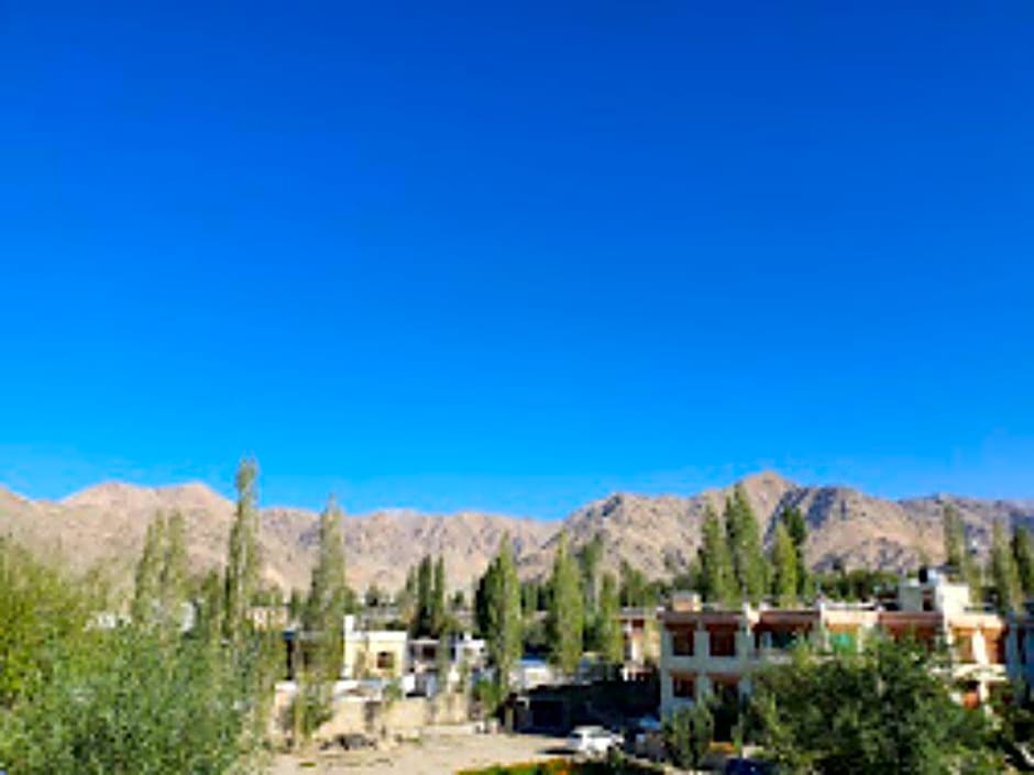 Hotel Lonchay Residency