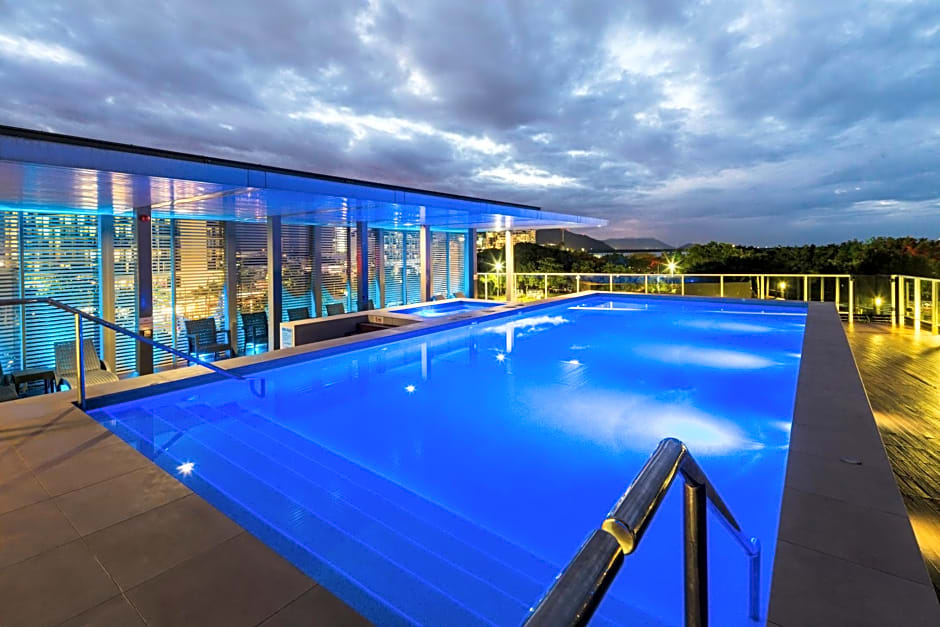 The Sebel Cairns Harbour Lights