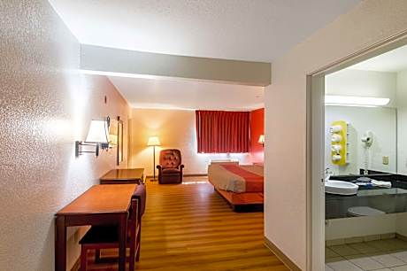 King Room - Non-Smoking