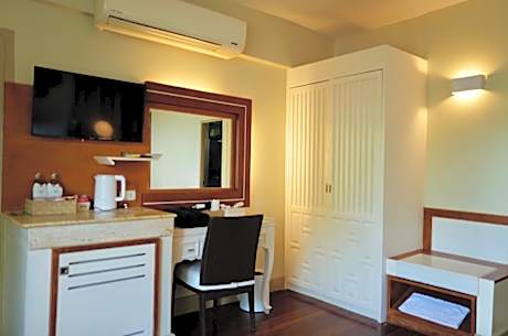 First Floor Deluxe Sea View Bungalow