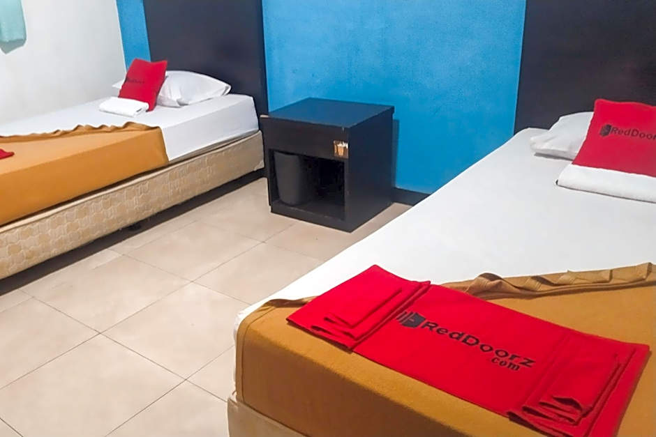 RedDoorz near Living Plaza Palembang