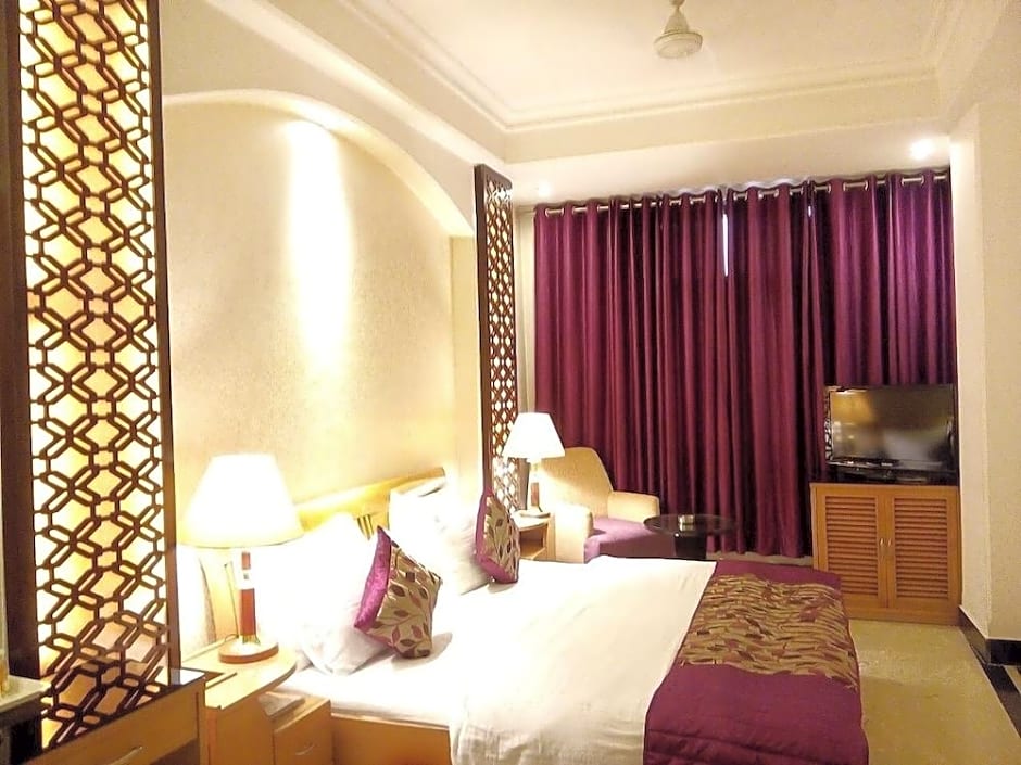 Hotel Emperor Palms