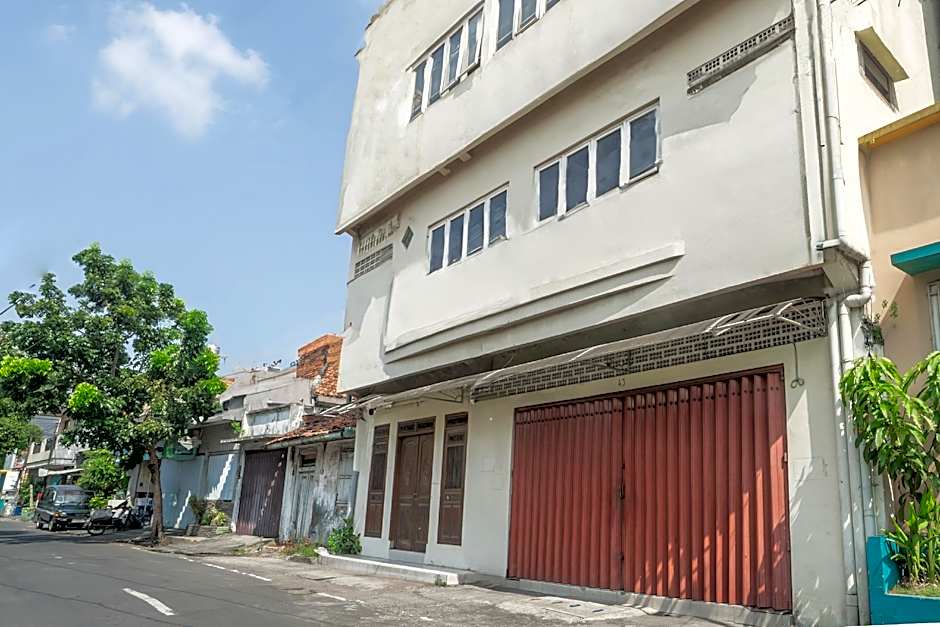 OYO 93863 Dv Homestay Syariah Genteng