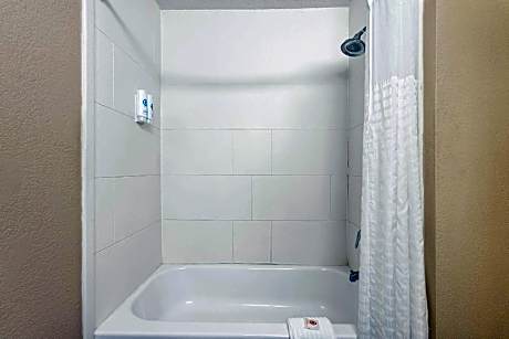 1 King Bed, Suite, Nonsmoking