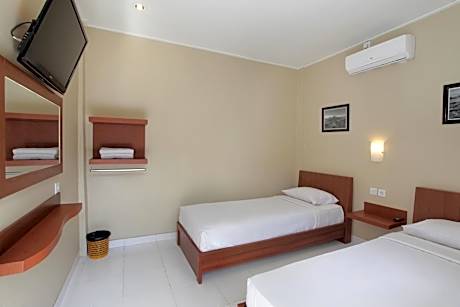 Twin Room with Shared Bathroom