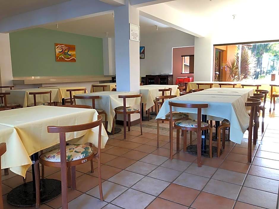 2 Suítes, Guarajuba, piscina frente mar