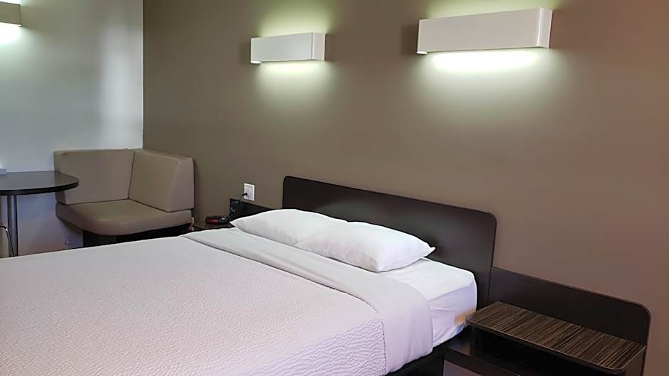 Joys Inn Innisfail, AB