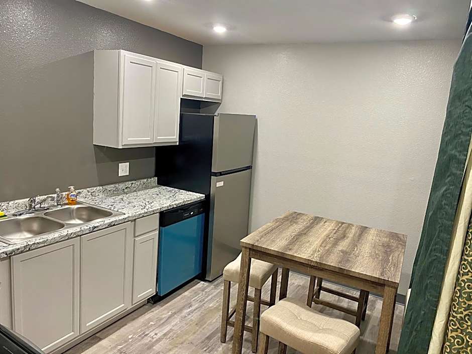 Ozark Inn & Suites