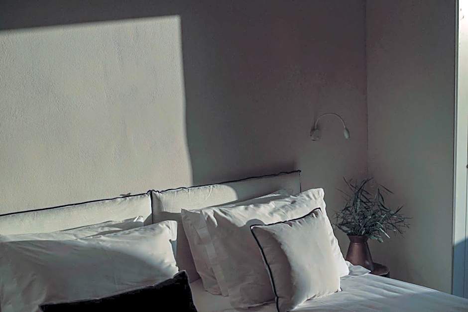 Melidron Hotel & Suites