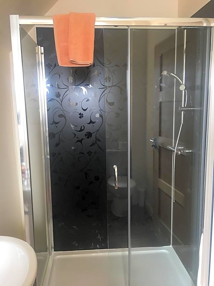 1 Lochness Rooms&Hostel