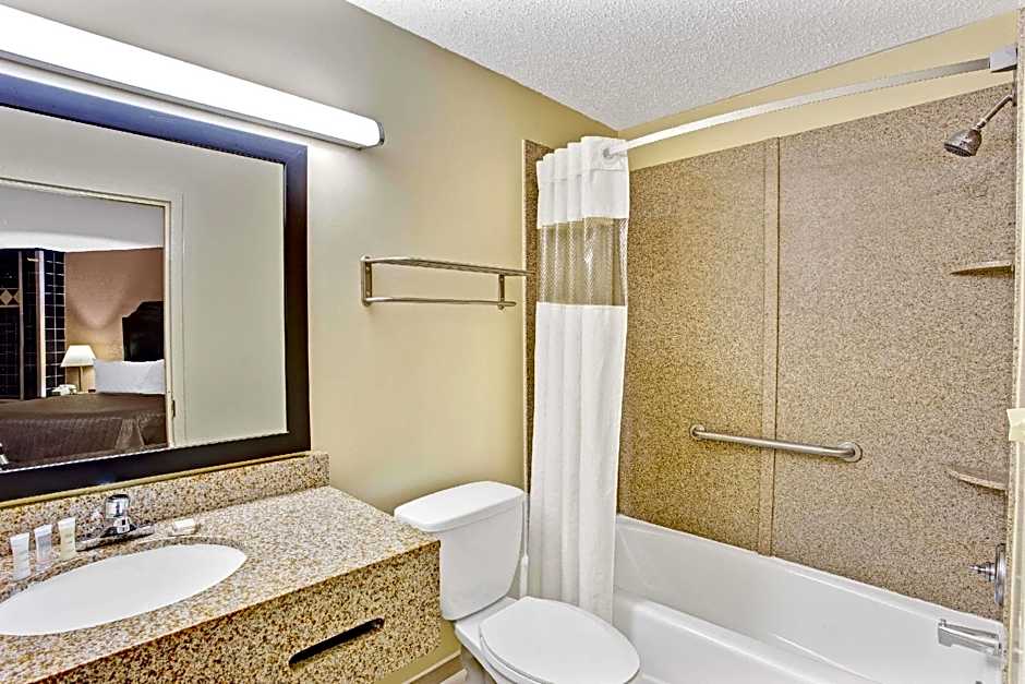 Howard Johnson by Wyndham Pikesville