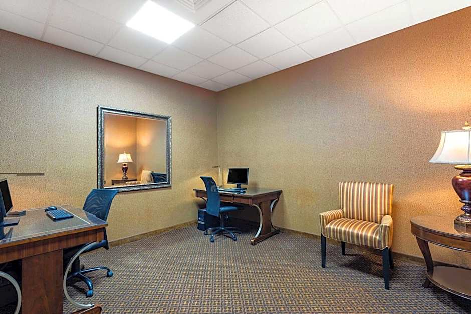 Hawthorn Extended Stay by Wyndham West Palm Beach