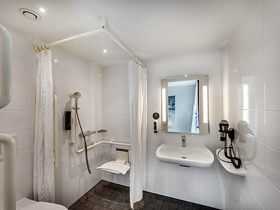 B&B HOTEL Zürich Airport