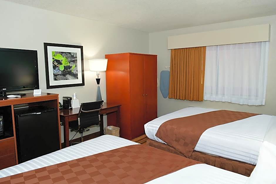 Rock Island Inn & Suites Marshalltown
