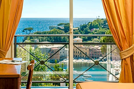 Superior Double or Twin Room with Balcony and Sea View
