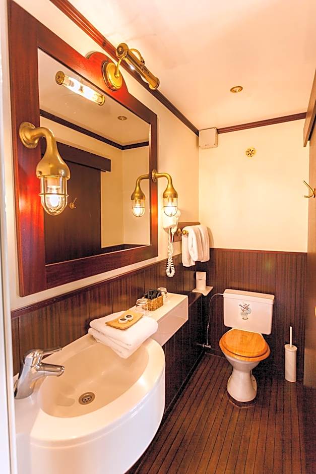 Boat Hotel De Barge