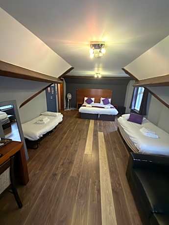 Deluxe Family Room