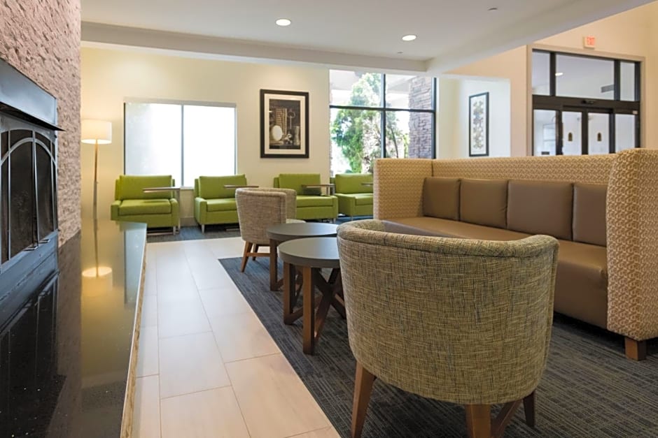 Holiday Inn Express & Suites Lexington NW-The Vineyard by IHG