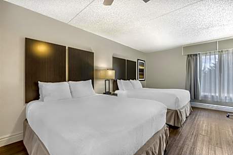 2 Queen Beds Non-Smoking Microwave And Refrigerator Wi-Fi Full Breakfast