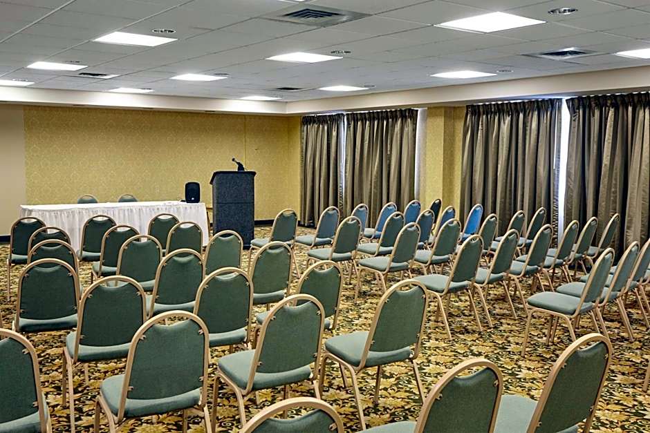 Howard Johnson Hotel Madison – Madison, WI