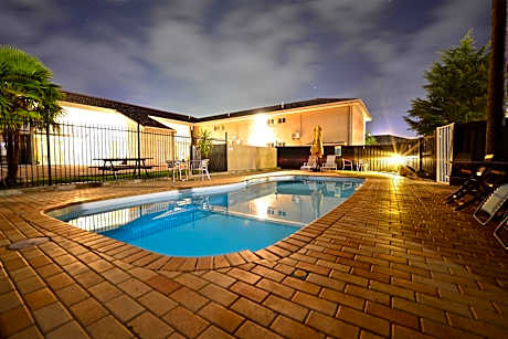 Winning Post Motor Inn