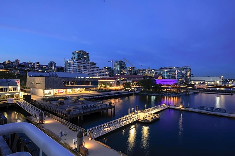 Coast Lonsdale Quay Hotel