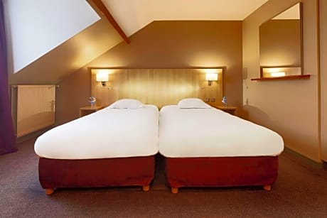 Standard Room - 2 Single Beds 1 Junior Bed Up To 10 Years