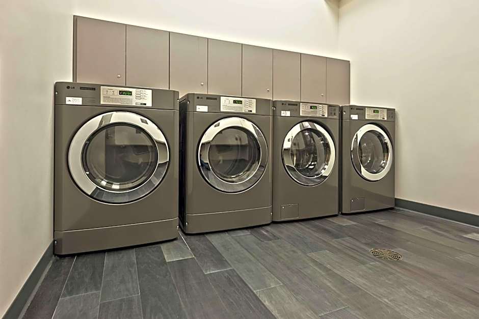 Hampton Inn By Hilton and Suites Minneapolis University Area, MN