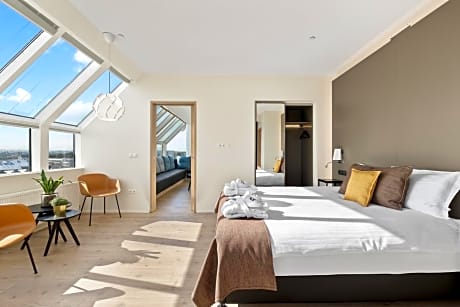 Panorama Top Floor Balcony Suite - Free Spa