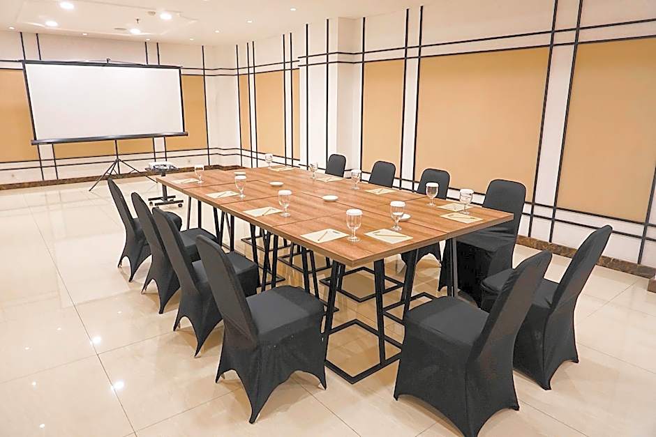 Maxonehotels At Glodok