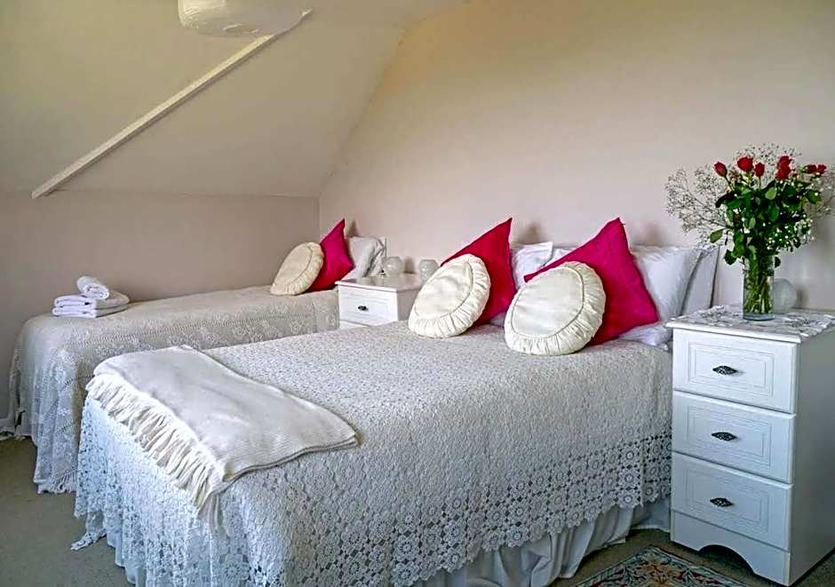 Healing Waters Sanctuary for Exclusive Private Hire and Self Catering Board, Vegetarian, Alcohol & Wifi Free Retreat in Glastonbury