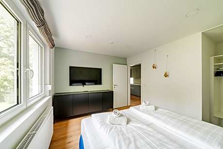 Apartment with Lake View