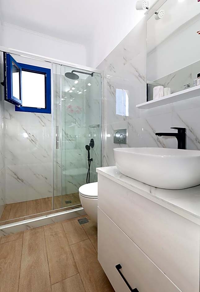 Niko's Beach Suites No1