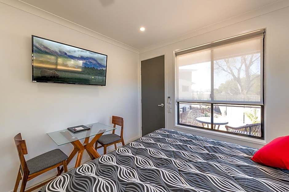 Photo 1 of 4 of Studio 1 King Bed