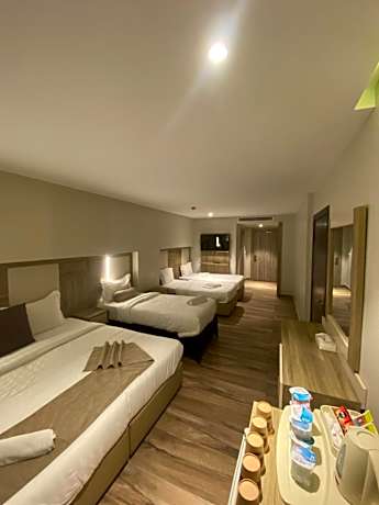 Deluxe Family Room