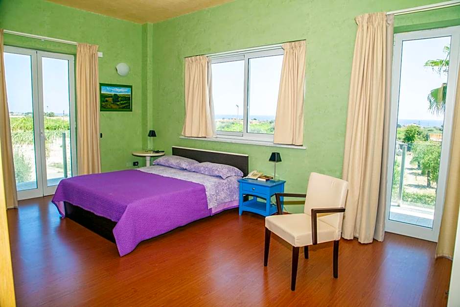 Photo 1 of 6 of Junior Suite, Sea View