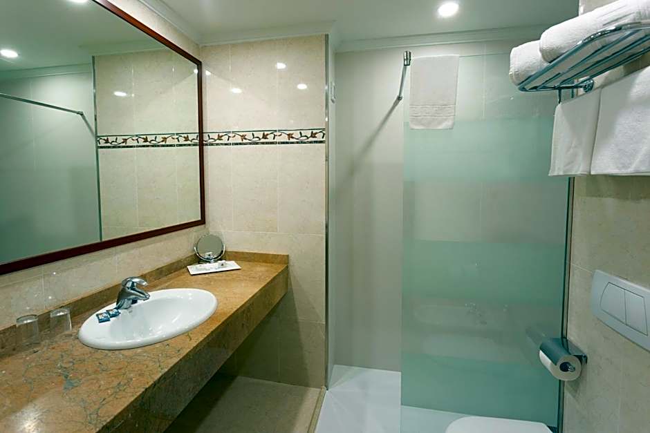 Aparthotel y Hotel Paguera Beach