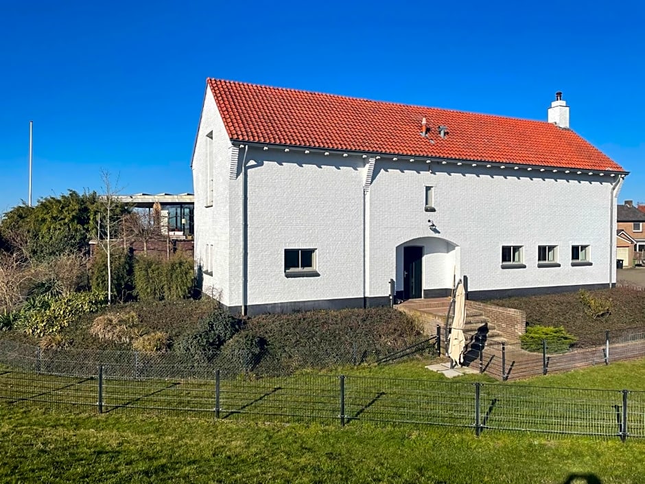 B&B Pompgebouw aan de Rijn