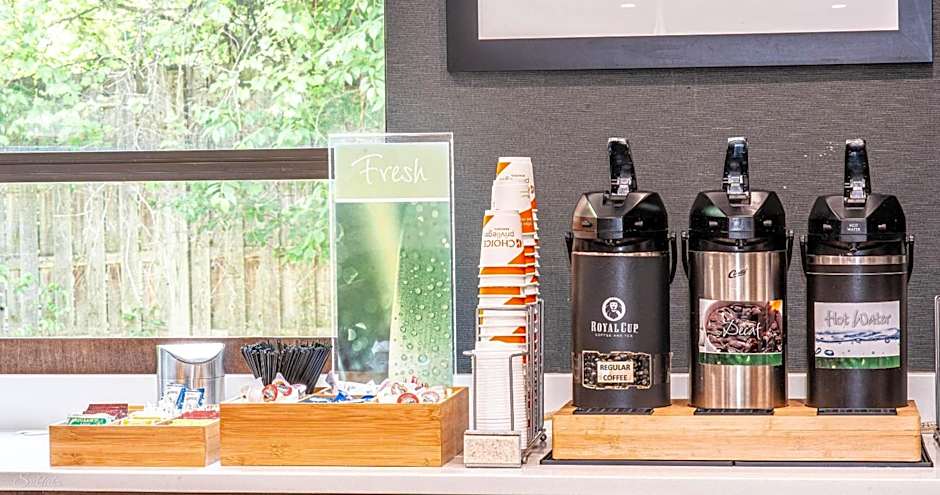 Quality Inn & Suites Oakwood Village - Cleveland South